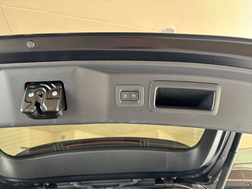 2025 Mazda CX-90 - Image 19 of 31