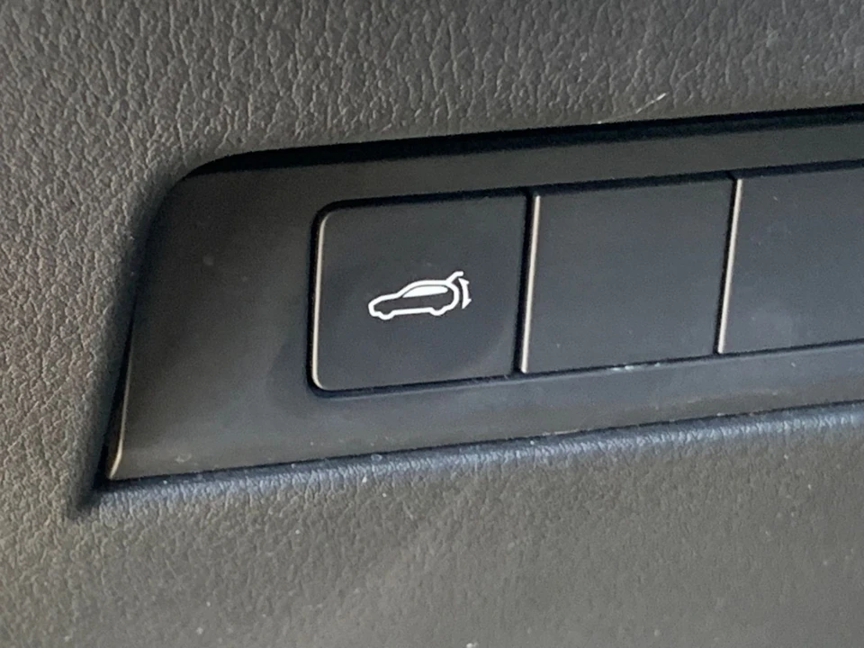 2025 Mazda CX-90 - Image 19 of 31