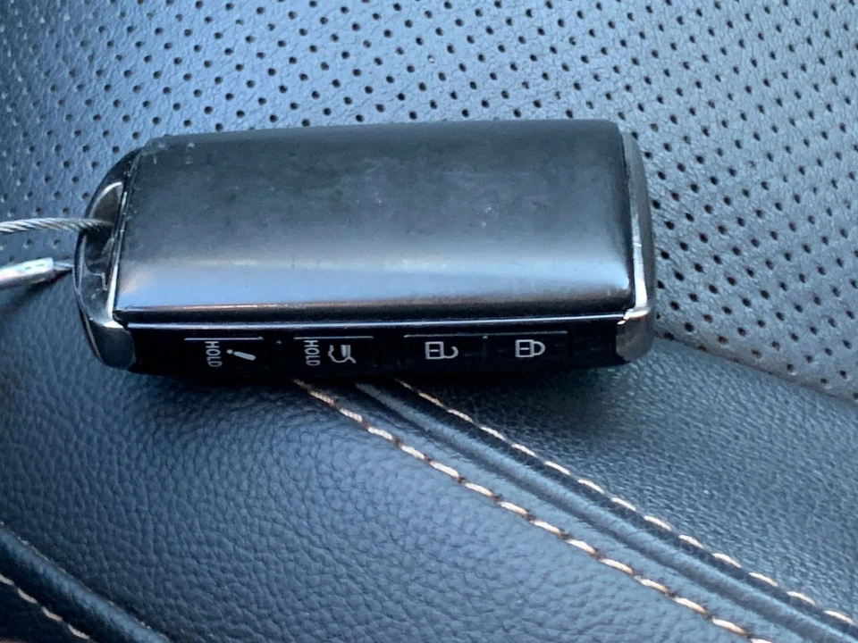2025 Mazda CX-90 - Image 17 of 31