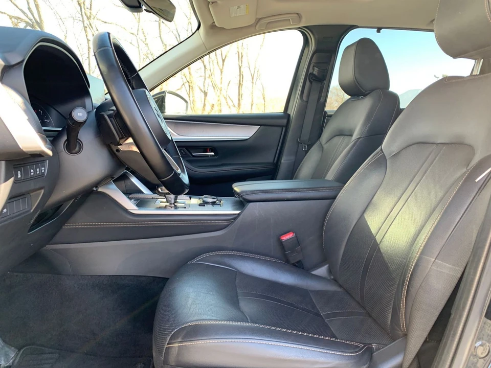 2025 Mazda CX-90 - Image 23 of 31