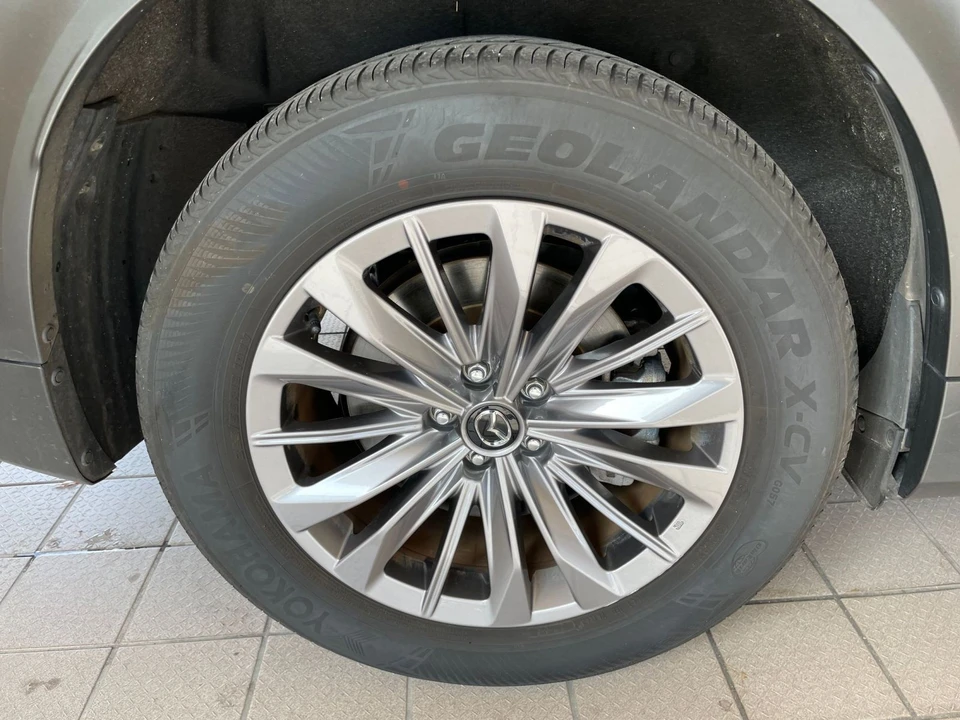 2025 Mazda CX-90 - Image 27 of 31