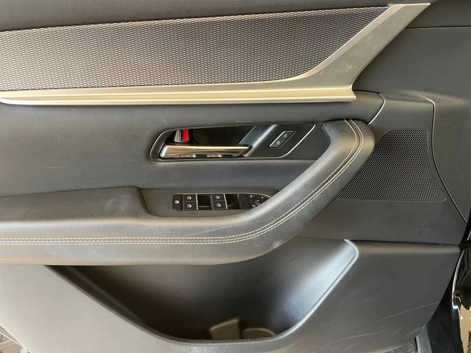 2025 Mazda CX-90 - Image 16 of 31