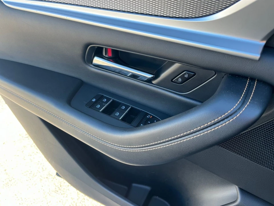 2025 Mazda CX-90 - Image 15 of 31