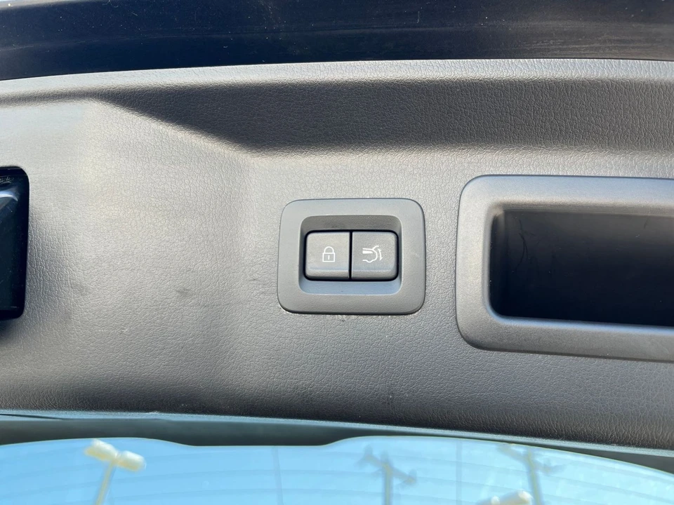 2025 Mazda CX-90 - Image 19 of 31