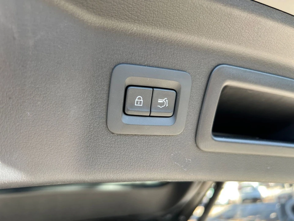 2025 Mazda CX-90 - Image 20 of 31