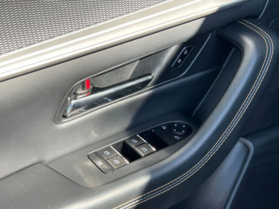 2025 Mazda CX-90 - Image 15 of 31
