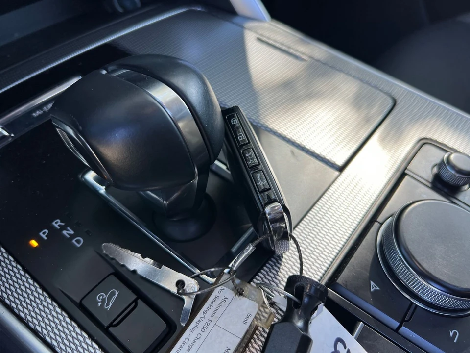2025 Mazda CX-90 - Image 18 of 31