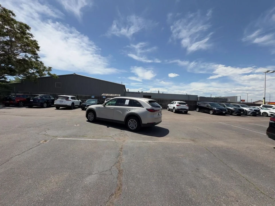 2025 Mazda CX-90 - Image 17 of 31