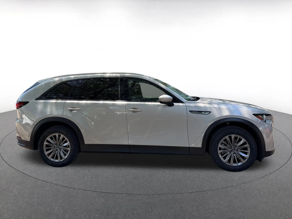 2025 Mazda CX-90 - Image 8 of 10