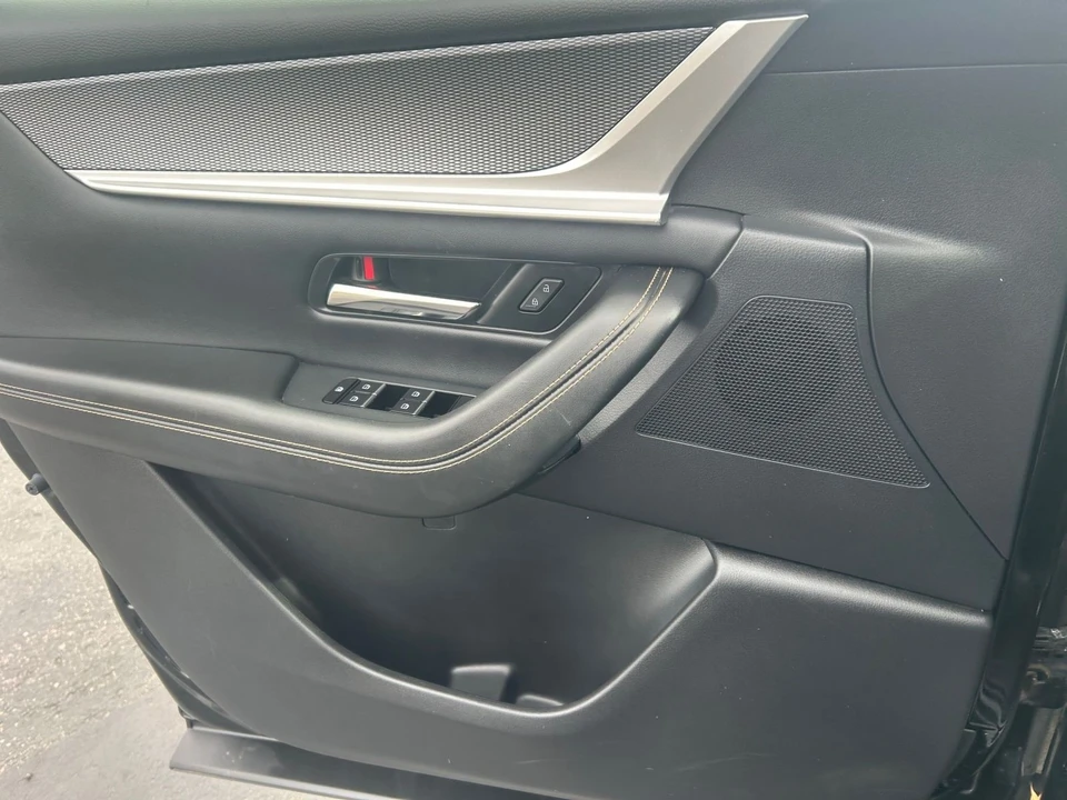 2025 Mazda CX-90 - Image 15 of 31