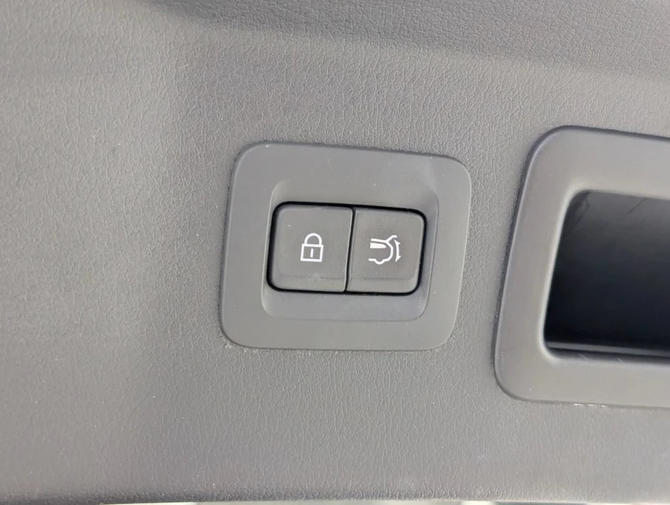 2025 Mazda CX-90 - Image 24 of 30