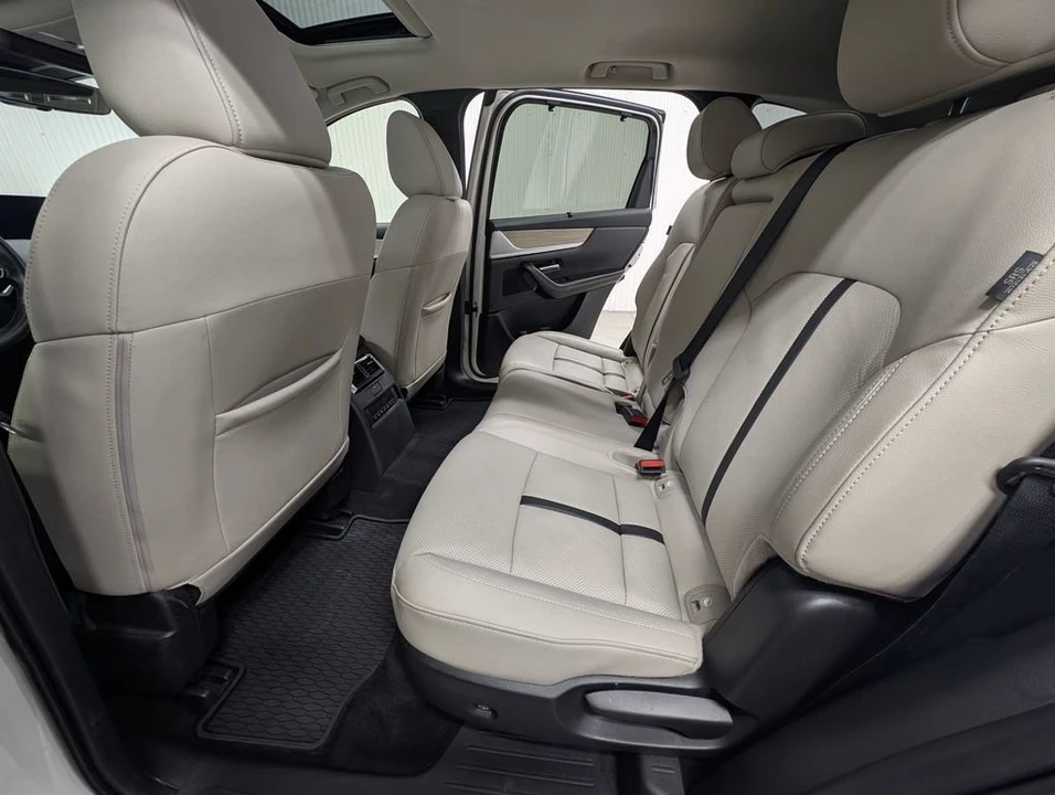 2025 Mazda CX-90 - Image 16 of 30