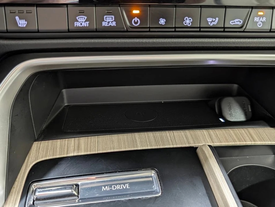 2025 Mazda CX-90 - Image 9 of 30