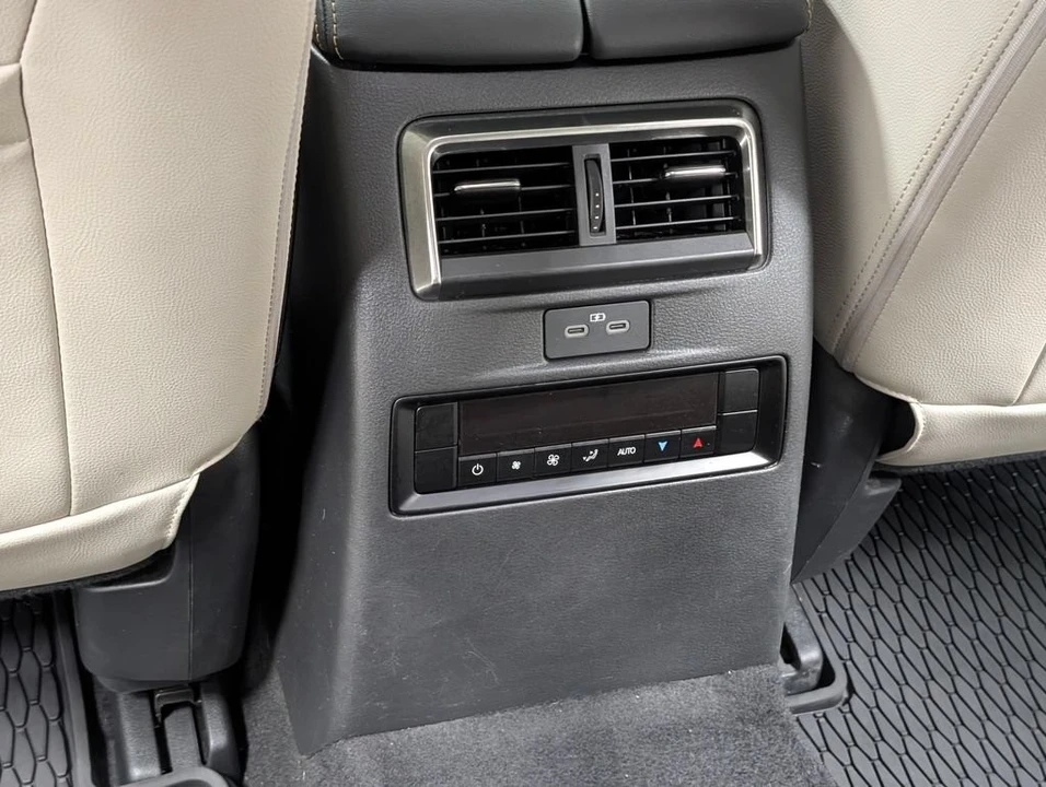 2025 Mazda CX-90 - Image 17 of 30