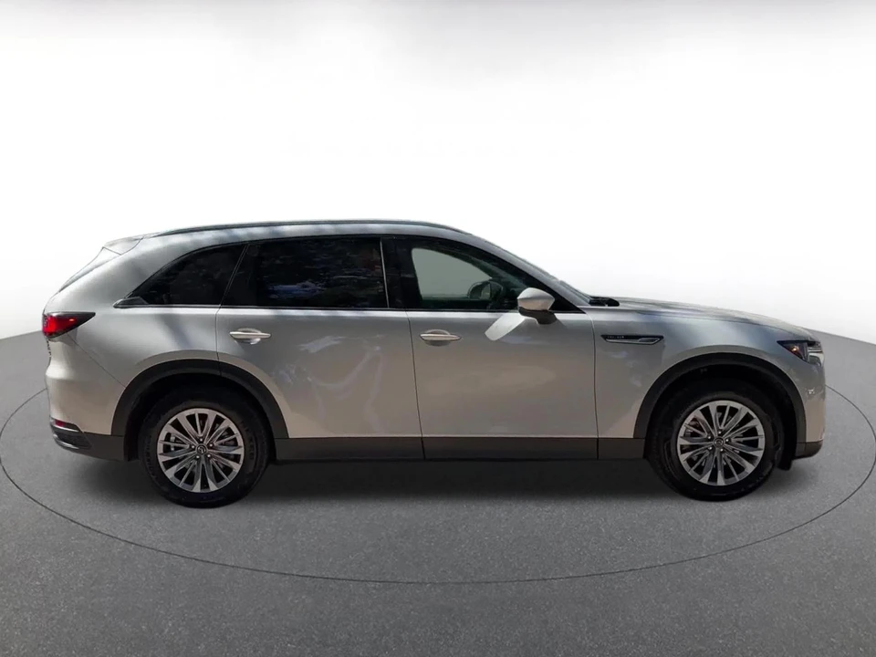2025 Mazda CX-90 - Image 13 of 31