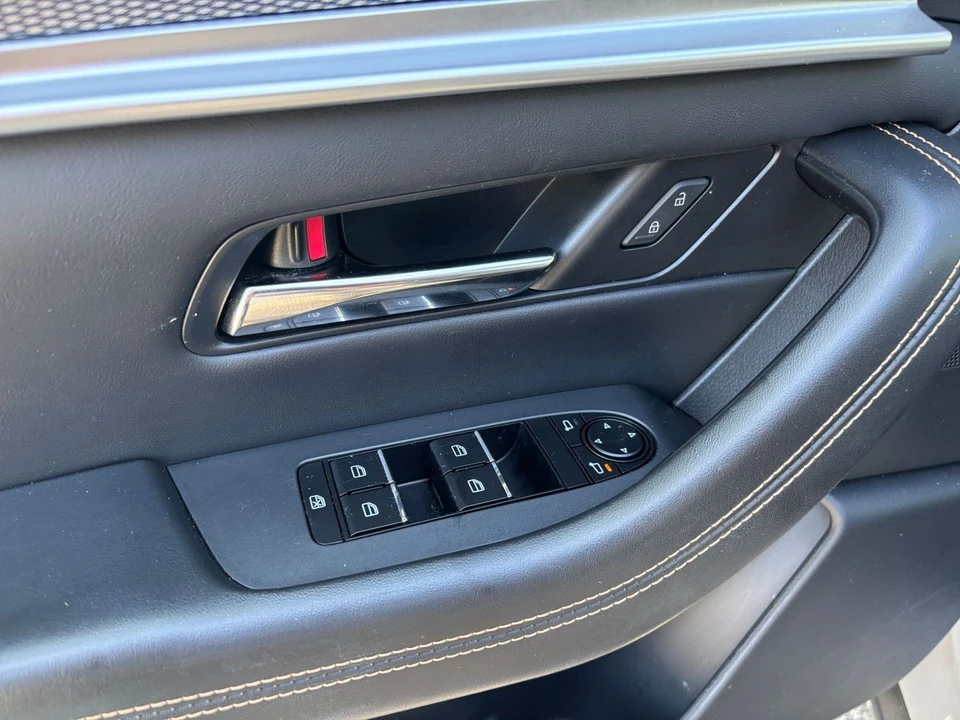 2025 Mazda CX-90 - Image 15 of 31