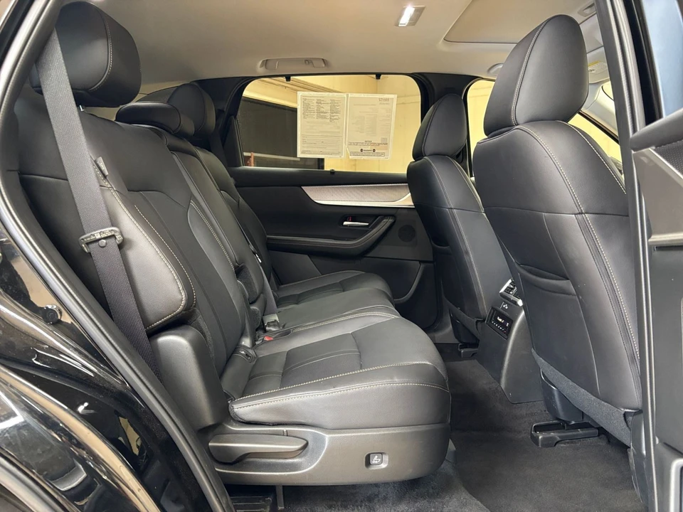 2025 Mazda CX-90 - Image 29 of 31