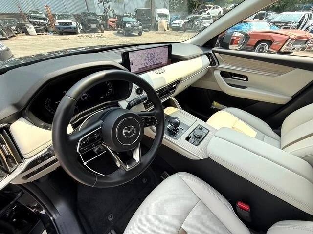 2025 Mazda CX-90 - Image 10 of 21
