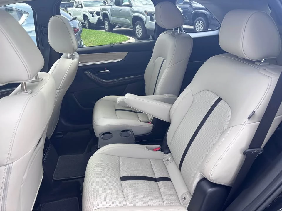 2025 Mazda CX-90 - Image 10 of 13