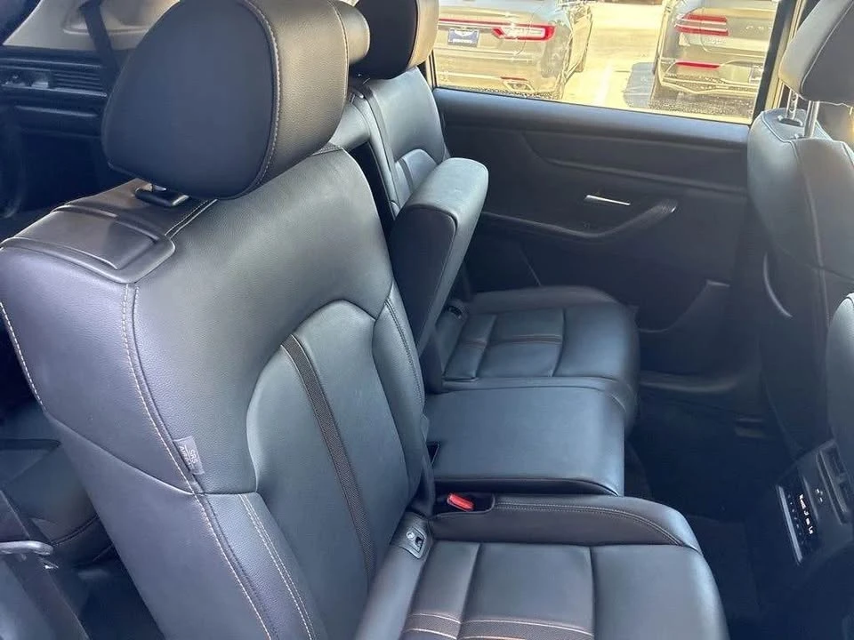 2025 Mazda CX-90 - Image 8 of 10