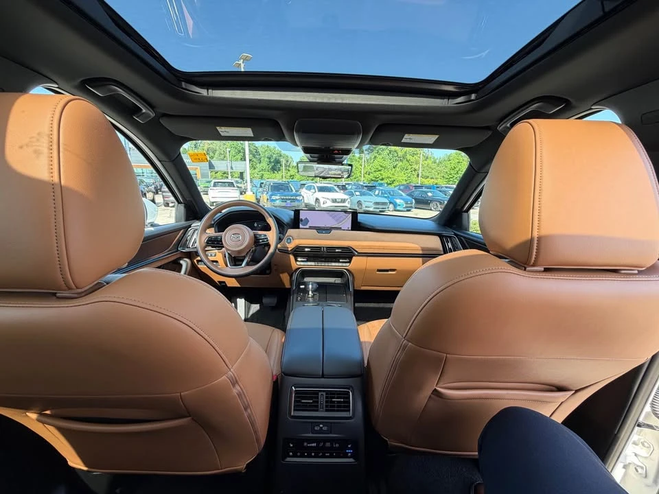 2025 Mazda CX-90 - Image 10 of 20