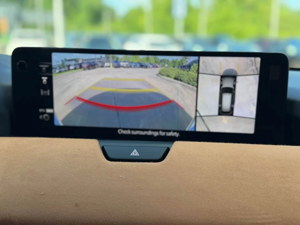 2025 Mazda CX-90 - Image 13 of 20