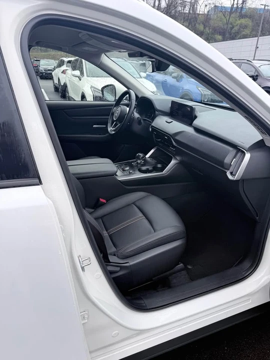 2025 Mazda CX-90 - Image 12 of 15