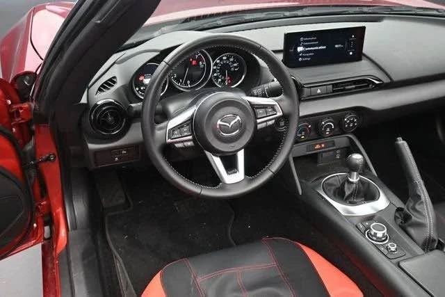 2025 Mazda ND MX-5 Miata - Image 5 of 10