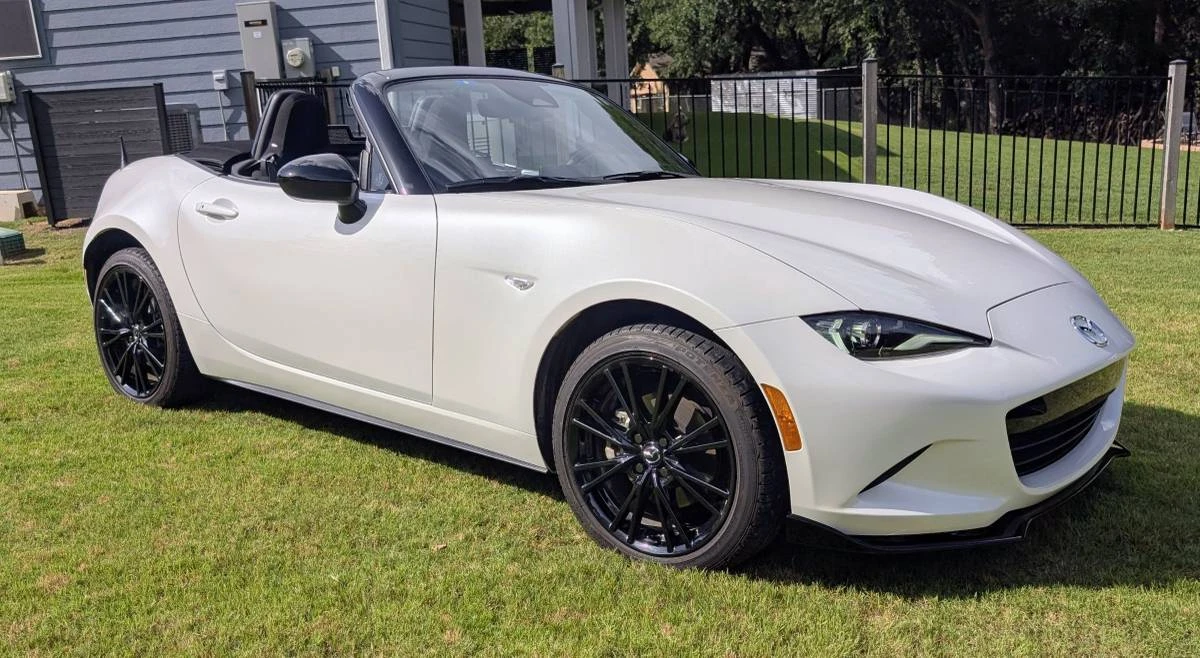 2025 Mazda ND MX-5 Miata - Image 17 of 21