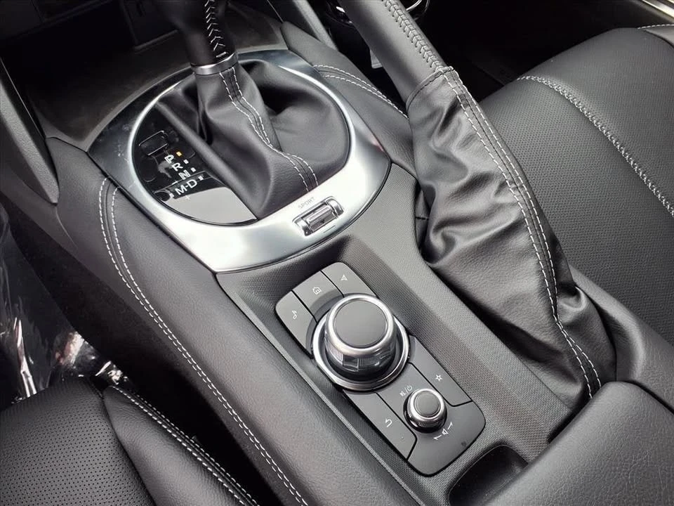 2025 Mazda ND MX-5 Miata - Image 7 of 10
