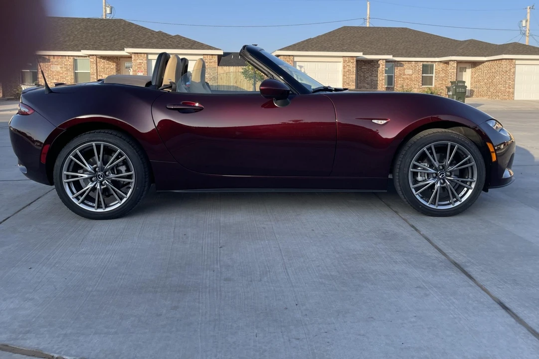 2025 Mazda ND MX-5 Miata - Image 9 of 31