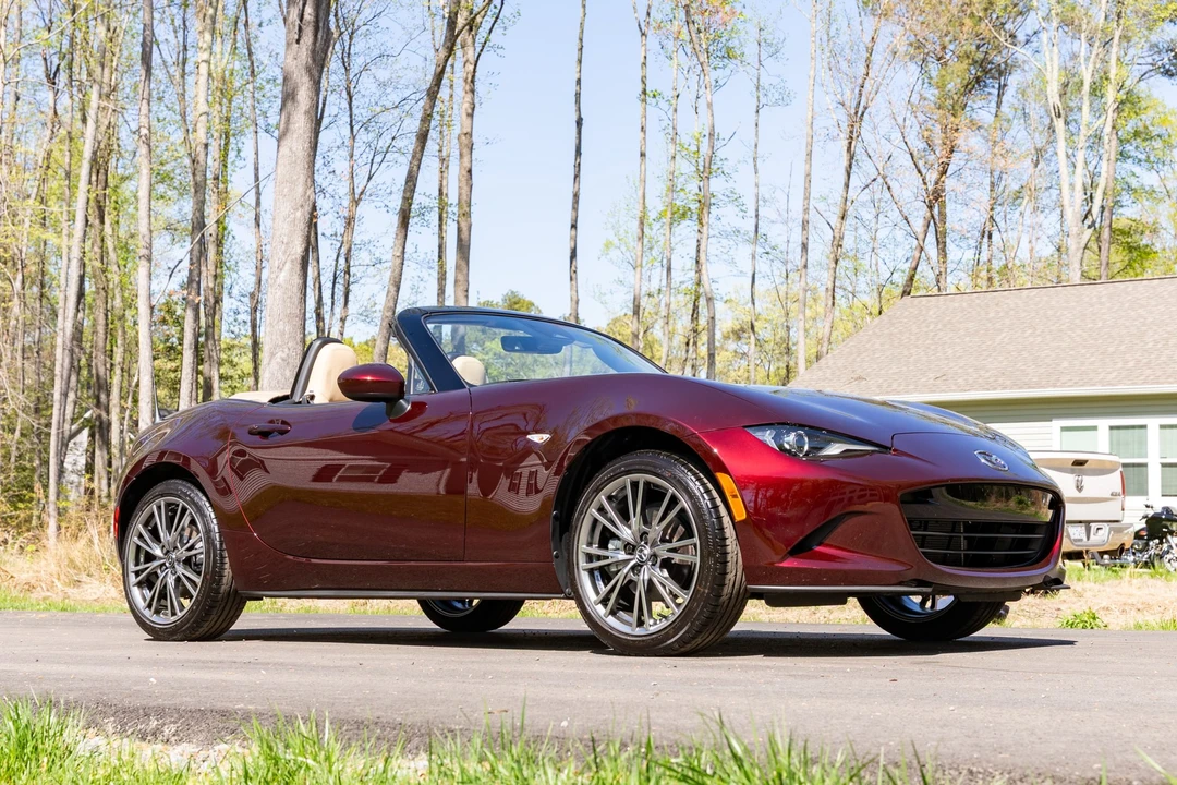 2025 Mazda ND MX-5 Miata - Image 16 of 31
