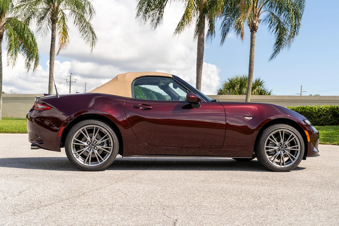 2025 Mazda ND MX-5 Miata - Image 16 of 31