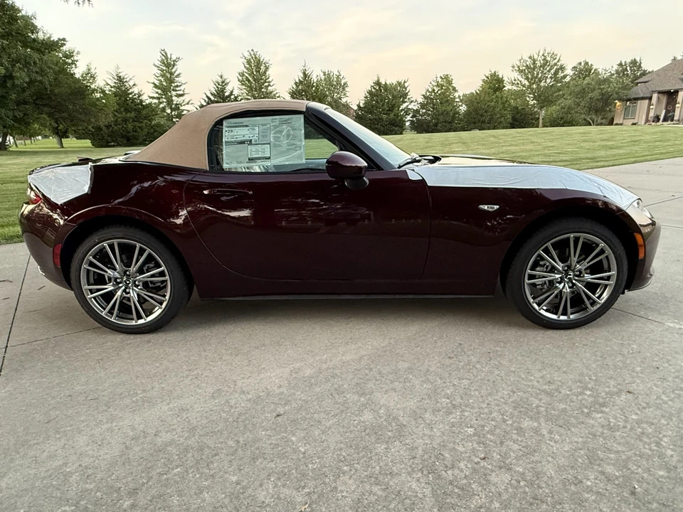 2025 Mazda ND MX-5 Miata - Image 18 of 31