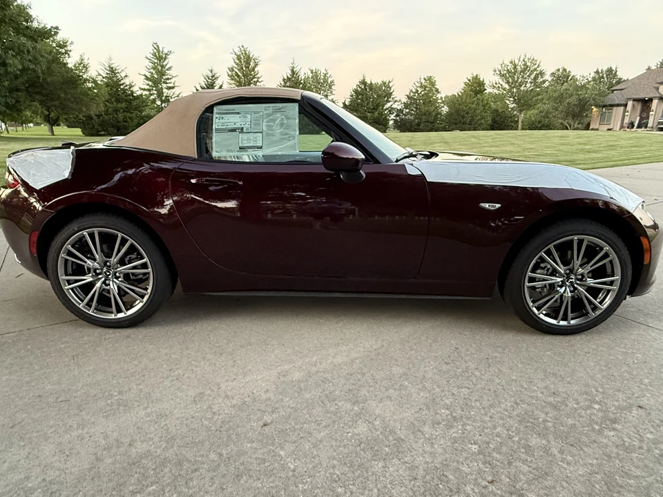 2025 Mazda ND MX-5 Miata - Image 17 of 31