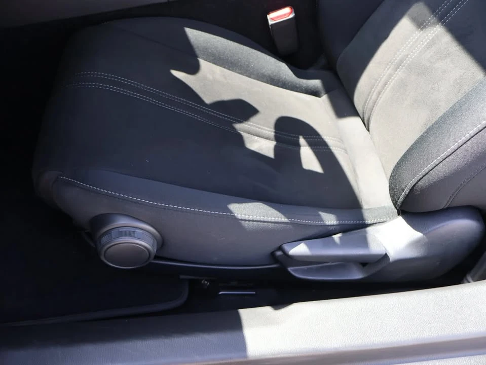 2025 Mazda ND MX-5 Miata - Image 11 of 20