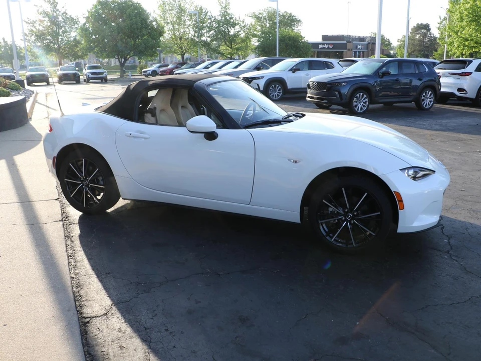 2025 Mazda ND MX-5 Miata - Image 6 of 16
