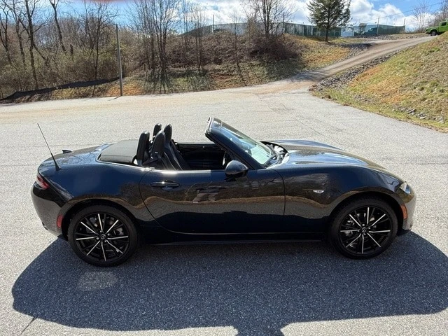 2025 Mazda ND MX-5 Miata - Image 5 of 12