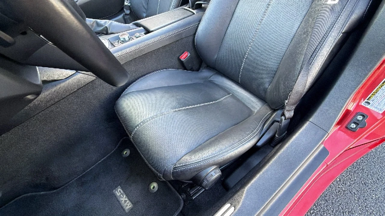 2025 Mazda ND MX-5 Miata - Image 19 of 31