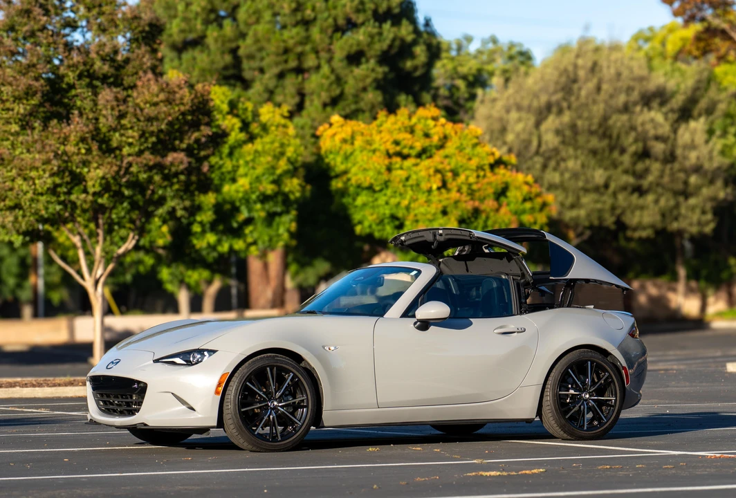 2025 Mazda ND MX-5 Miata - Image 7 of 31