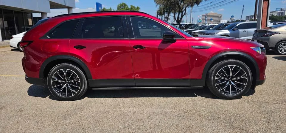2025 Mazda CX-70 - Image 2 of 5