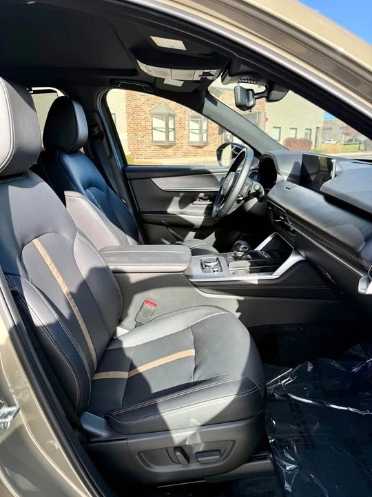 2025 Mazda CX-70 - Image 8 of 13