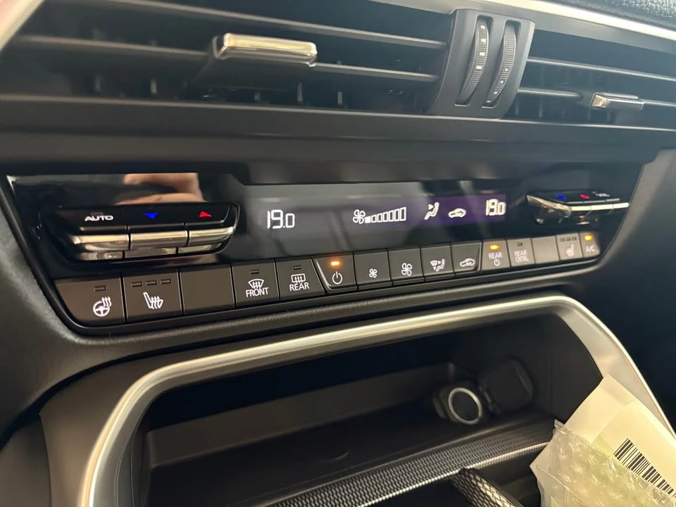 2025 Mazda CX-70 - Image 10 of 15