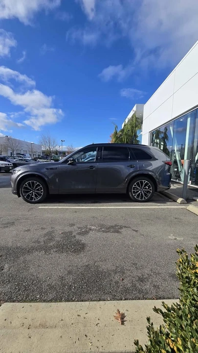 2025 Mazda CX-70 - Image 2 of 8