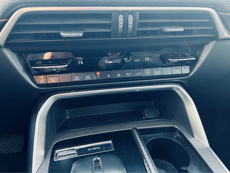 2025 Mazda CX-90 - Image 12 of 17
