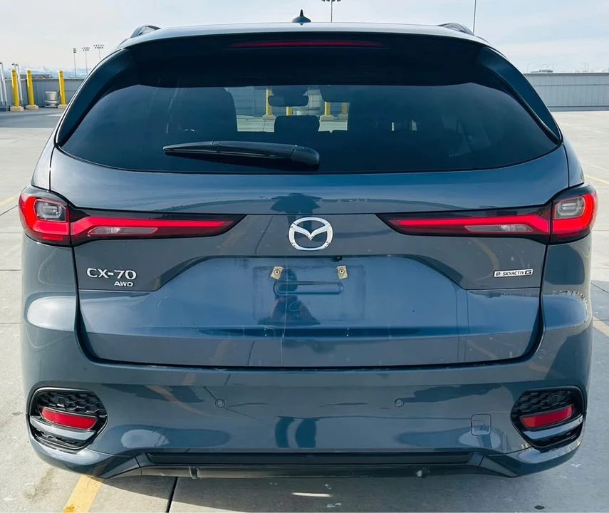 2025 Mazda CX-90 - Image 4 of 17