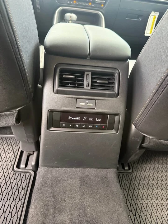 2025 Mazda CX-90 - Image 8 of 11