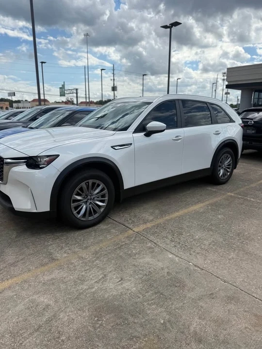 2025 Mazda CX-90 - Image 2 of 11