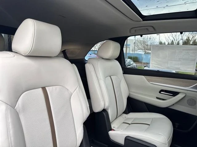 2025 Mazda CX-90 - Image 17 of 20