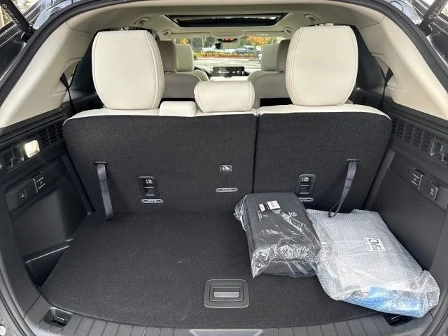 2025 Mazda CX-90 - Image 13 of 20
